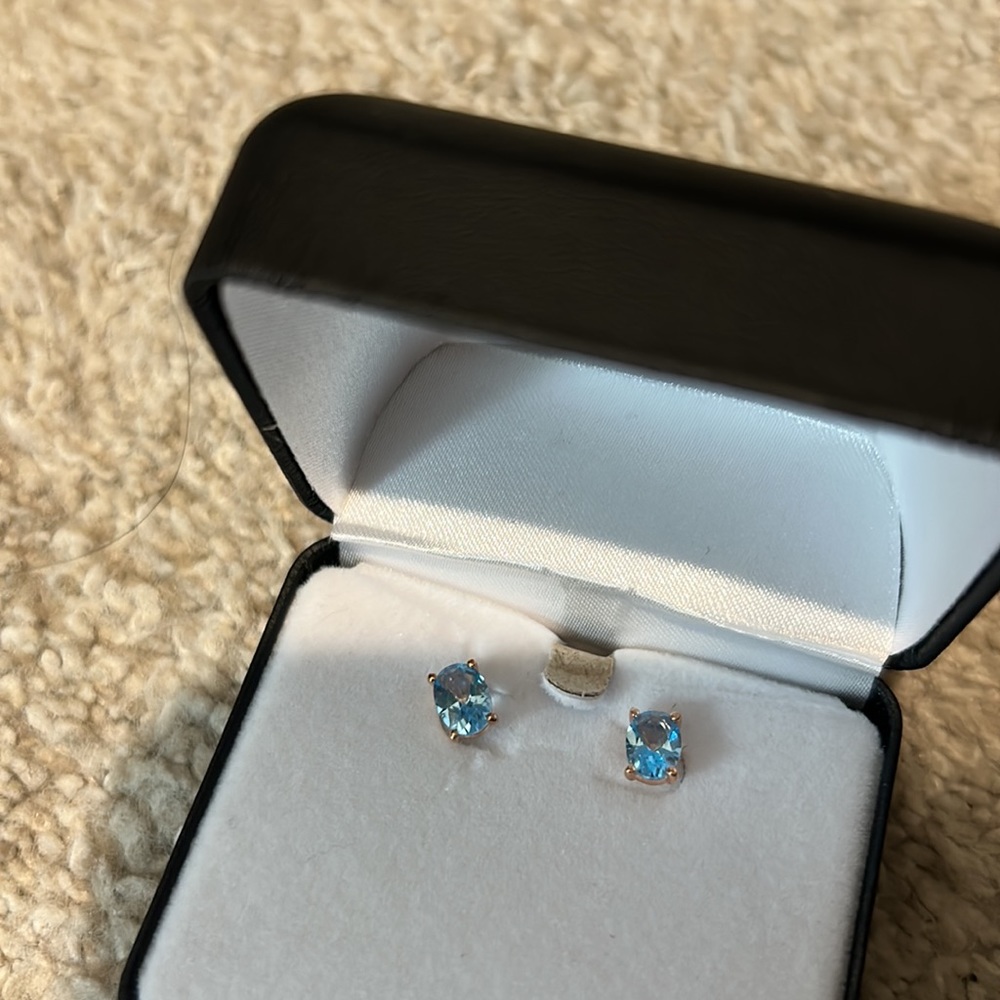 1.5 Carat Blue Topaz Earrings. NWT. - Picture 2 of 3